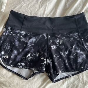 Lululemon shorts size 6